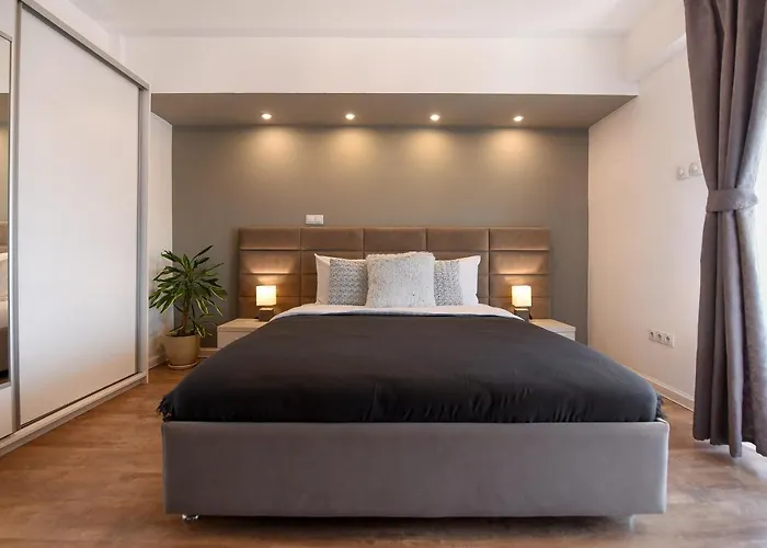 Chic Accommodation With Breathtaking Views Over Calea Victoriei - Your Central Heaven