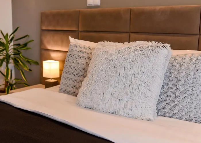 Chic Accommodation With Breathtaking Views Over Calea Victoriei - Your Central Heaven